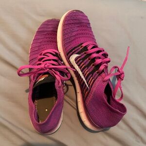 NIKE FREE RUNNING SHOES